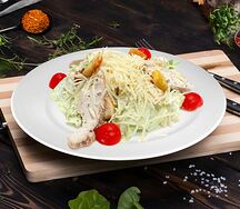 Салат Цезарь с курицей