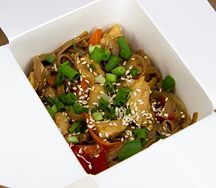 Лапша с курицей с соусом терияки