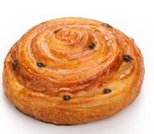 Улитка с изюмом и заварным кремом