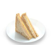 Мультизлаковый сэндвич с моцарелой и ветчиной