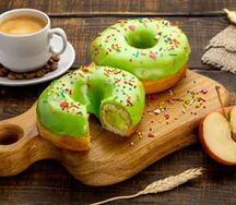 Донат с яблочной начинкой