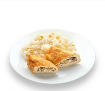 Рулетик куриный с грибами и рисом