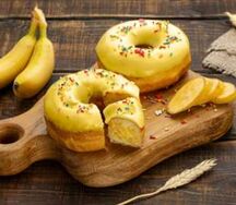 Донат с банановой начинкой