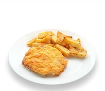 Свиная отбивная с сыром с картофелем по-деревенски