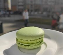 Макаронс соленая карамель