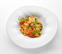 Тальятелле с лососем и брокколи