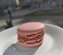 Макаронс соленая карамель