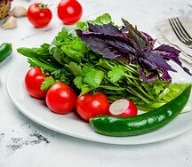 Букет из зелени и свежих овощей