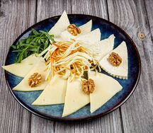 Ассорти кавказских сыров