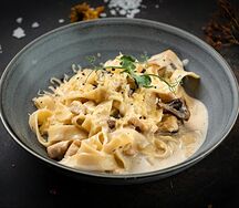 Феттуччине с курицей и грибами 