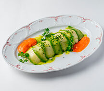 Салат с крабом и соусом амарильо