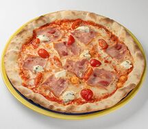 Пицца с ветчиной и творожным сыром