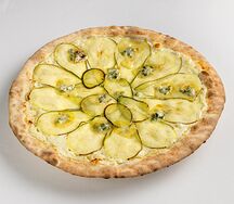 Пицца с грушей и горгонзолой