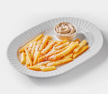 Картофель фри с пармезаном и трюфельным айоли