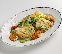 Салат цезарь с креветками