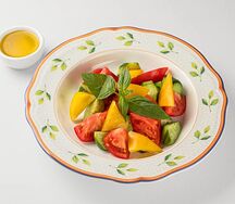 Овощной салат с оливковым маслом