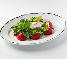 Микс-салат с томатами и муссом из сыров