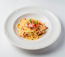 Спагетти с камчатским крабом и креветками