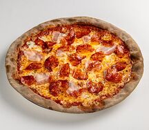 Пицца с беконом и салями халяль ржаная