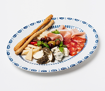 Ассорти традиционных итальянских закусок