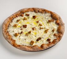 Пицца с трюфельным кремом и белыми грибами ржаная