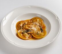 Равиоли с телятиной и соусом из шалфея