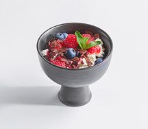 Творог из сыроварни с ягодами