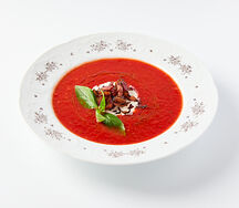 Томатный суп с беконом и страчателлой