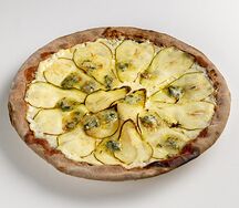 Пицца с грушей и горгонзолой ржаная