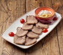 Язык отварной с хреном