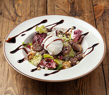 Теплый салат с куриной печенью