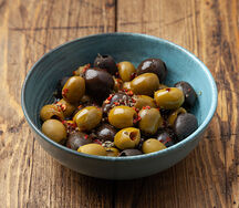 Маслины и оливки