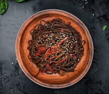 Лапша гречневая с овощами