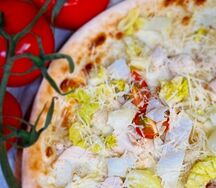 Пицца Цезарь с курицей