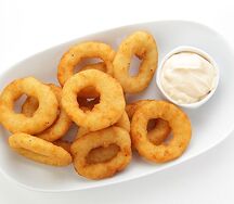 Луковые кольца с соусом