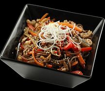 Гречневая лапша с овощами
