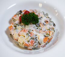 Салат Оливье с куриной грудкой