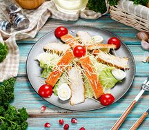 Салат Цезарь с курицей