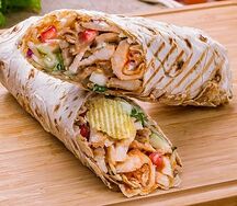 Острая шаурма с курицей на мангале