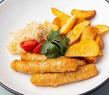 Куриные колбаски по-немецки с картофелем по-деревенски