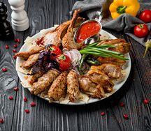 Сет №6 с люля из курицы и говядины с гарниром