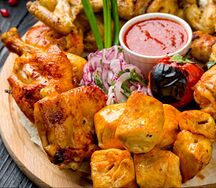 Сет №5 с шашлыком из курицы и свинины с гарниром