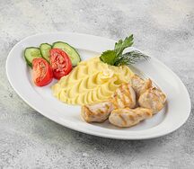 Шашлычок куриный с пюре и овощами