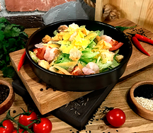 Салат Цезарь с креветками