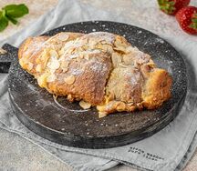 Круассан миндальный