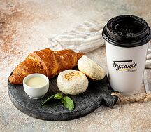 Комбо с капучино, круассаном и сырниками