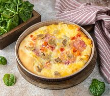 Мини-пицца Неаполитано с томатами, салями и шампиньонами