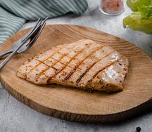 Стейк из индейки, жаренный на гриле с диким рисом