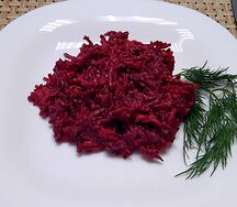 Салат из свеклы с сыром и чесноком