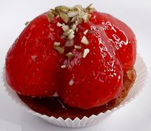 Тарталетка с клубникой
